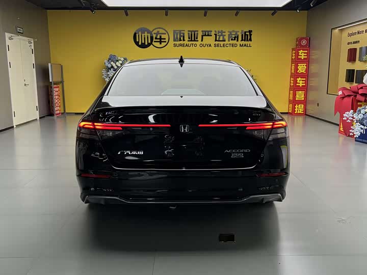 Фото 8 - Honda Accord