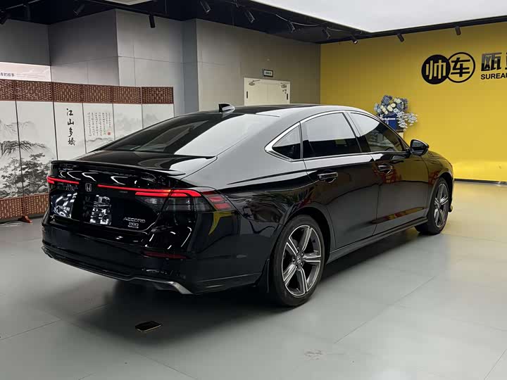 Фото 9 - Honda Accord