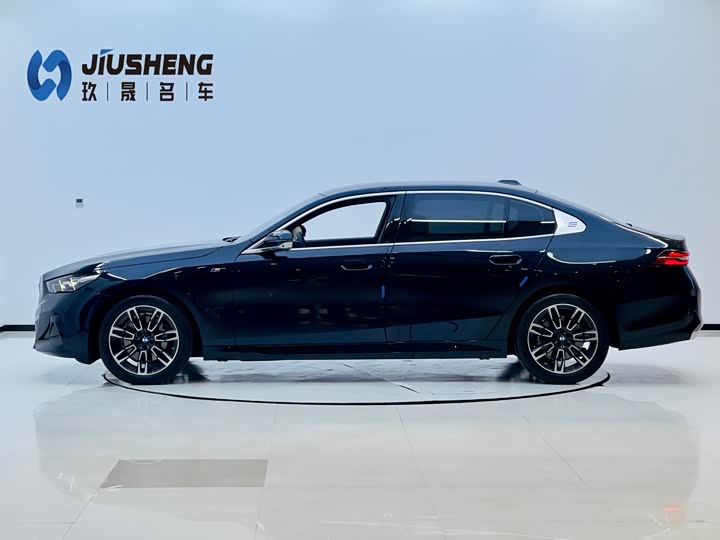 Photo 9 - BMW 5 Series