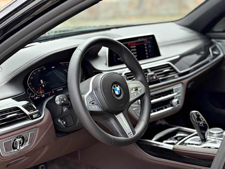 Фото 4 - BMW 7 Series