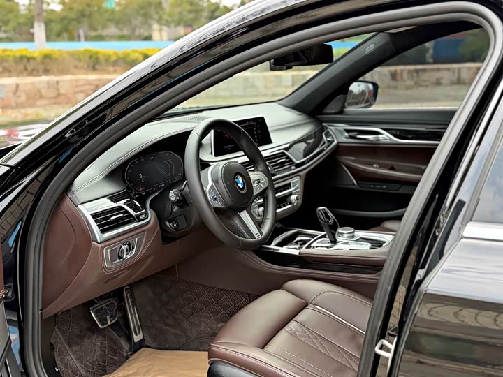 Фото 5 - BMW 7 Series