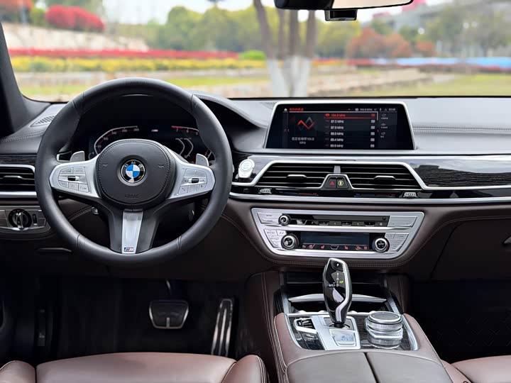 Фото 8 - BMW 7 Series