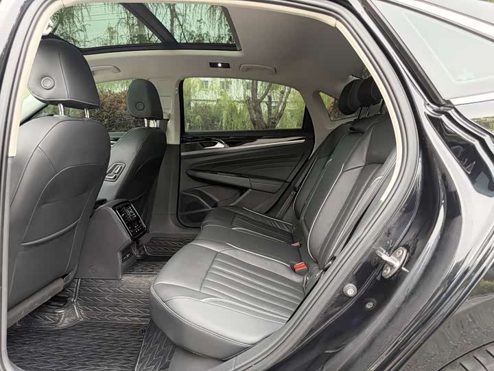 Фото 7 - Volkswagen Passat