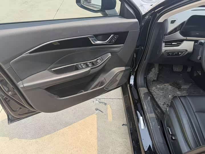 2025 Bestune B70