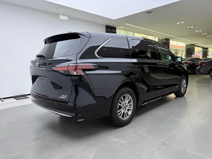 Фото 3 - Toyota Sienna