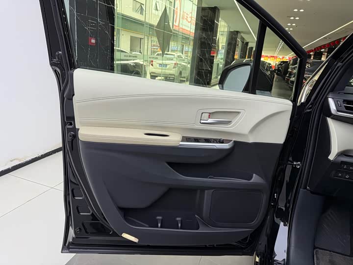 Фото 8 - Toyota Sienna