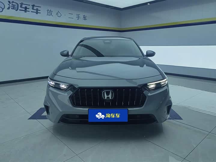 Фото 2 - Honda Inspire