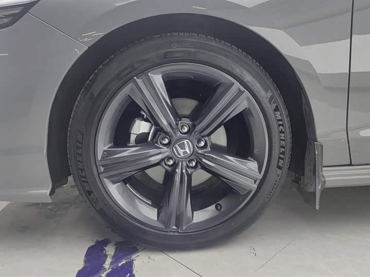 Фото 5 - Honda Inspire