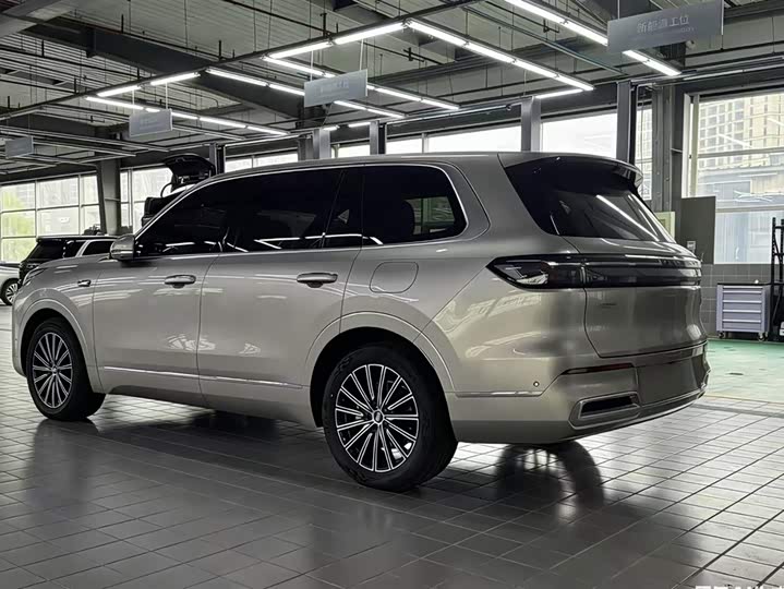 Фото 3 - Geely Galaxy M9