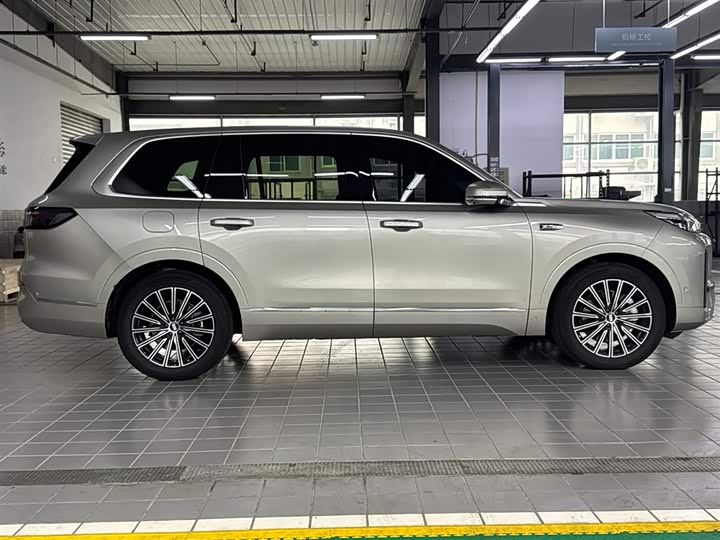 Фото 6 - Geely Galaxy M9