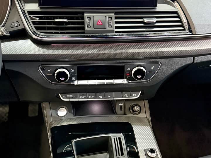 Photo 6 - Audi Q5L