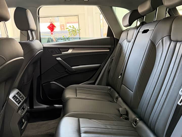 Photo 8 - Audi Q5L