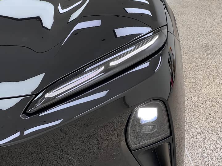 Фото 8 - Nio ET5T