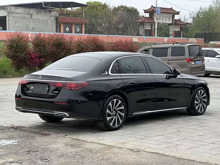 Фото 7 - Mercedes-Benz E-Class