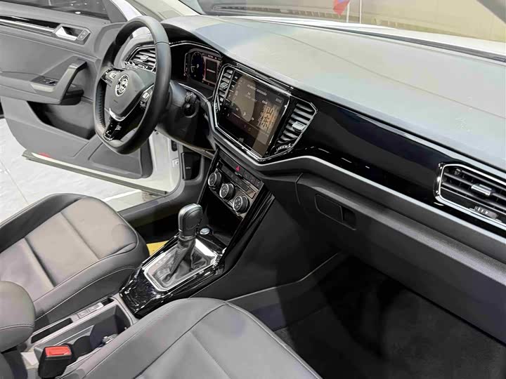 Фото 9 - Volkswagen T-Roc