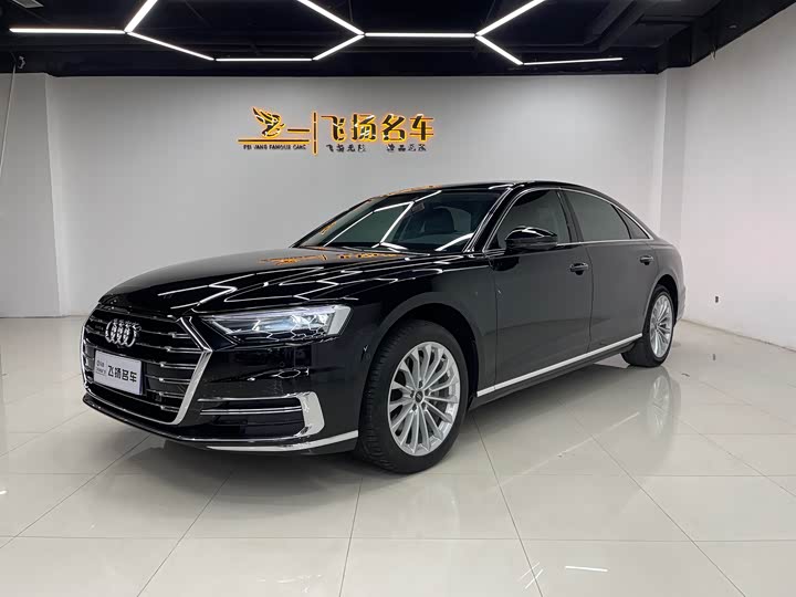 Фото 1 - Audi A8