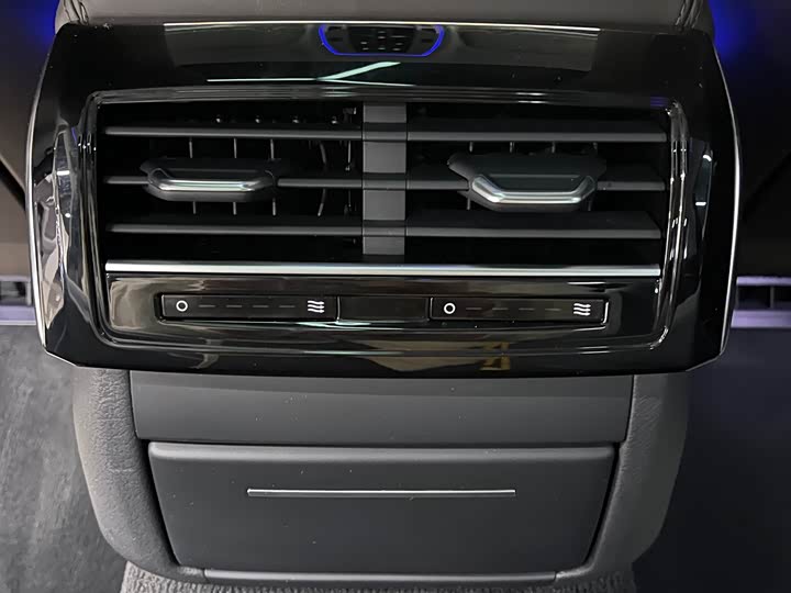 Фото 9 - Audi A8