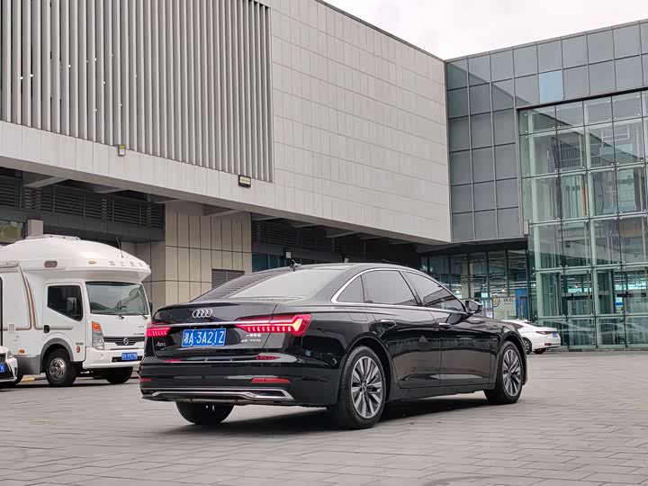Zdjęcie 4 - Audi A6L