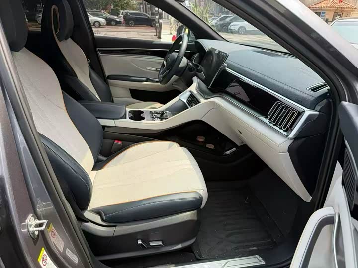 Photo 2 - BYD Song Plus Hybrid/EV
