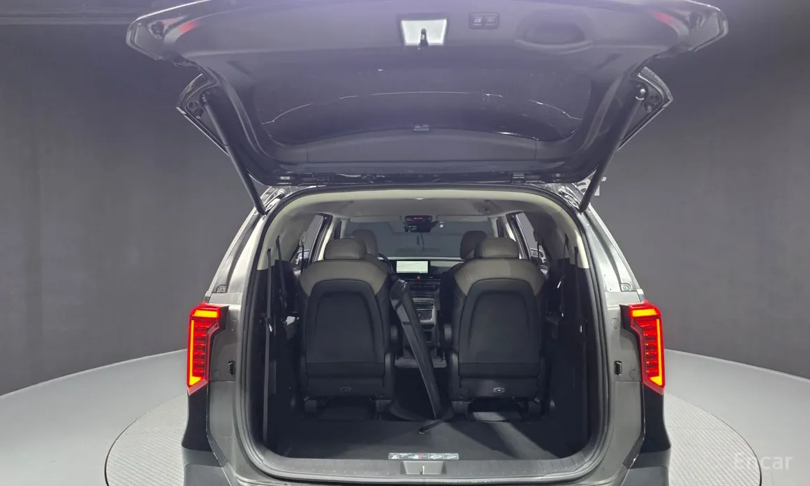 Kia Carnival 2023 9-Seater Noblesse