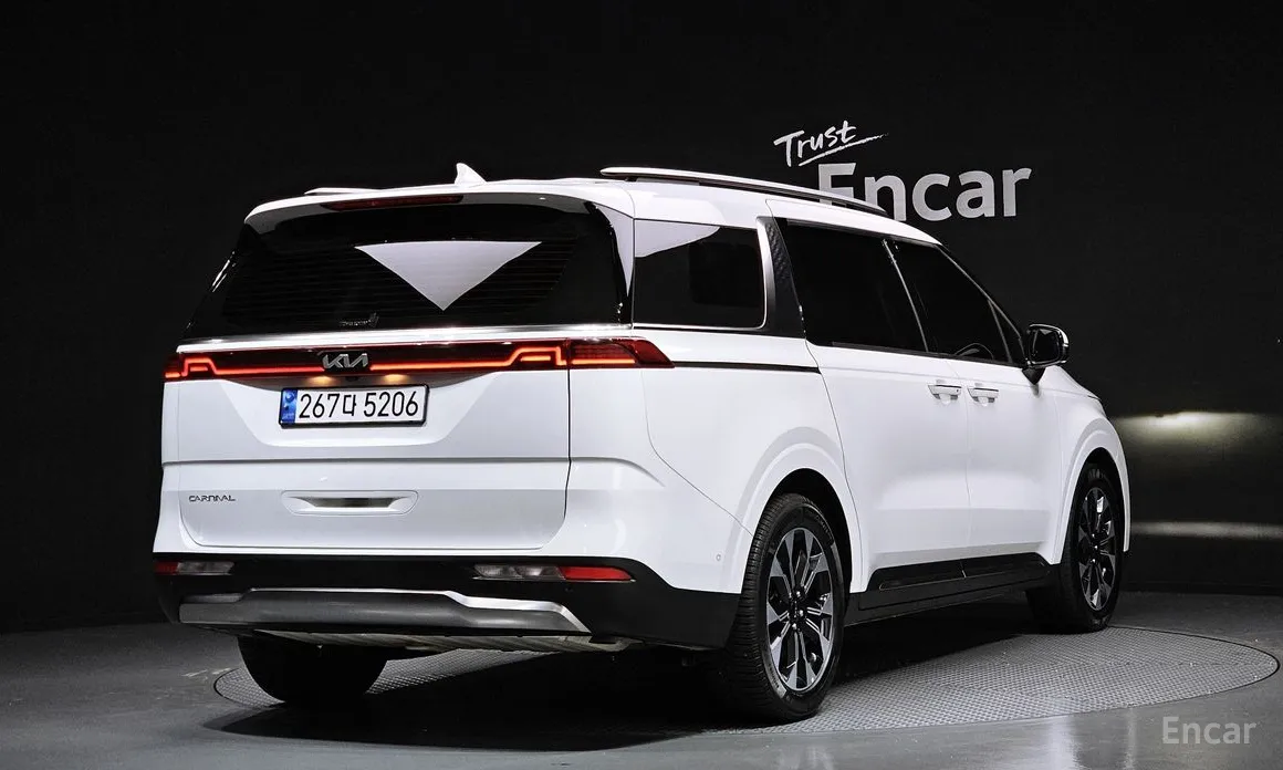 Фото 2 - Kia Carnival