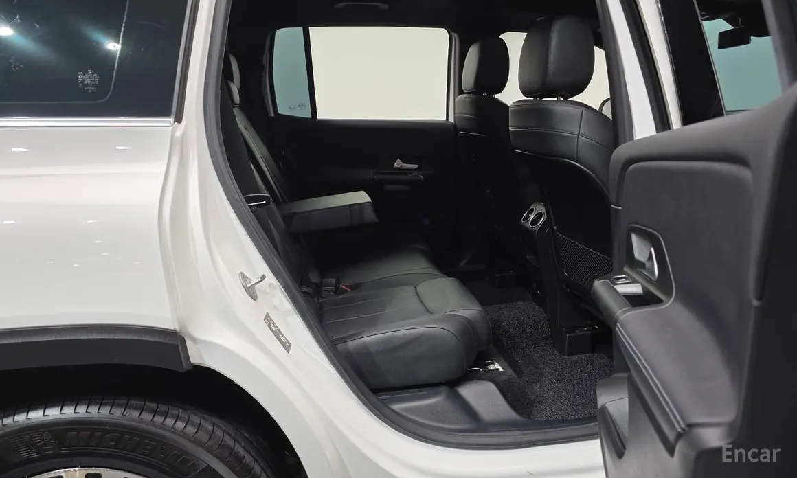 Фото 12 - Mercedes-Benz GLB-Class