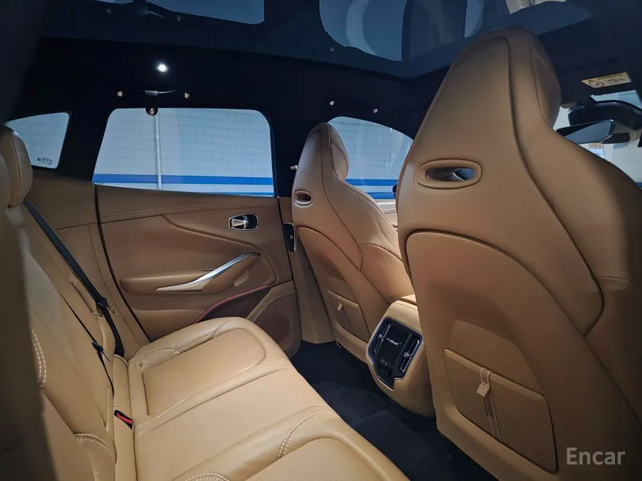 Aston Martin DBX 2020 4.0 V8
