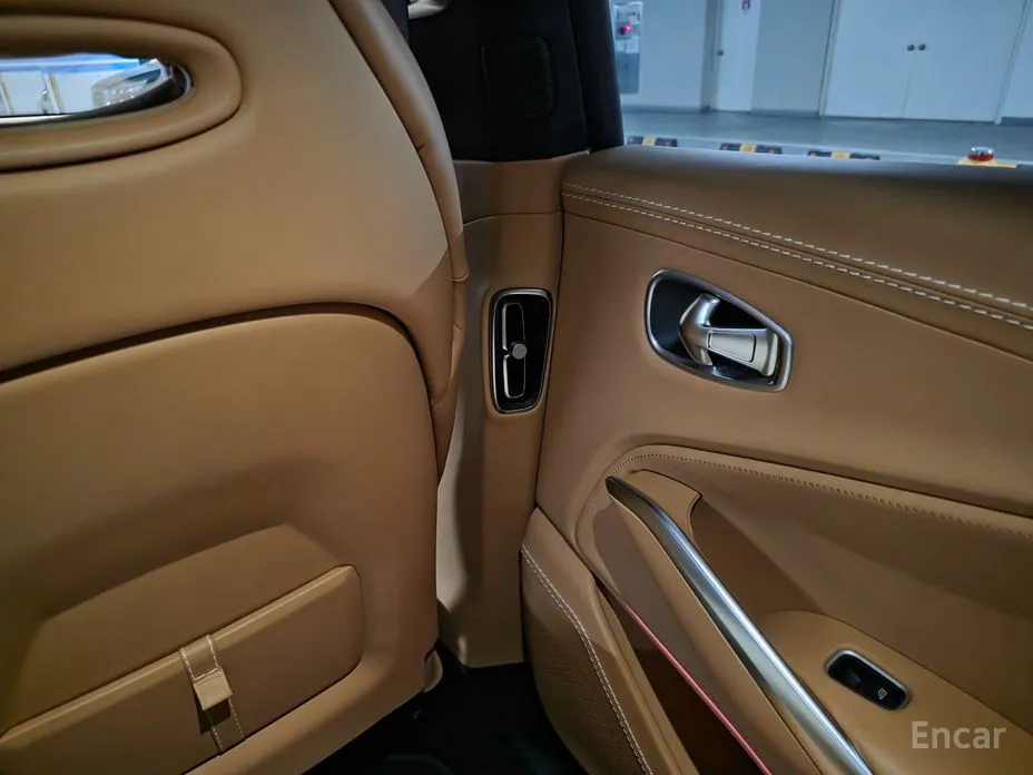 Aston Martin DBX 2020 4.0 V8