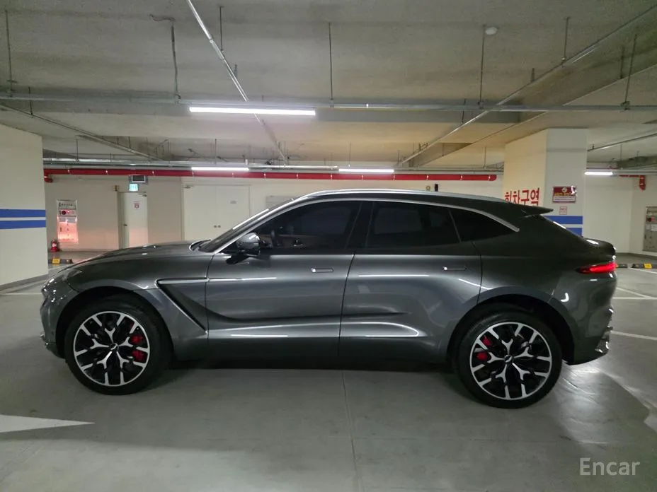 Aston Martin DBX 2020 4.0 V8