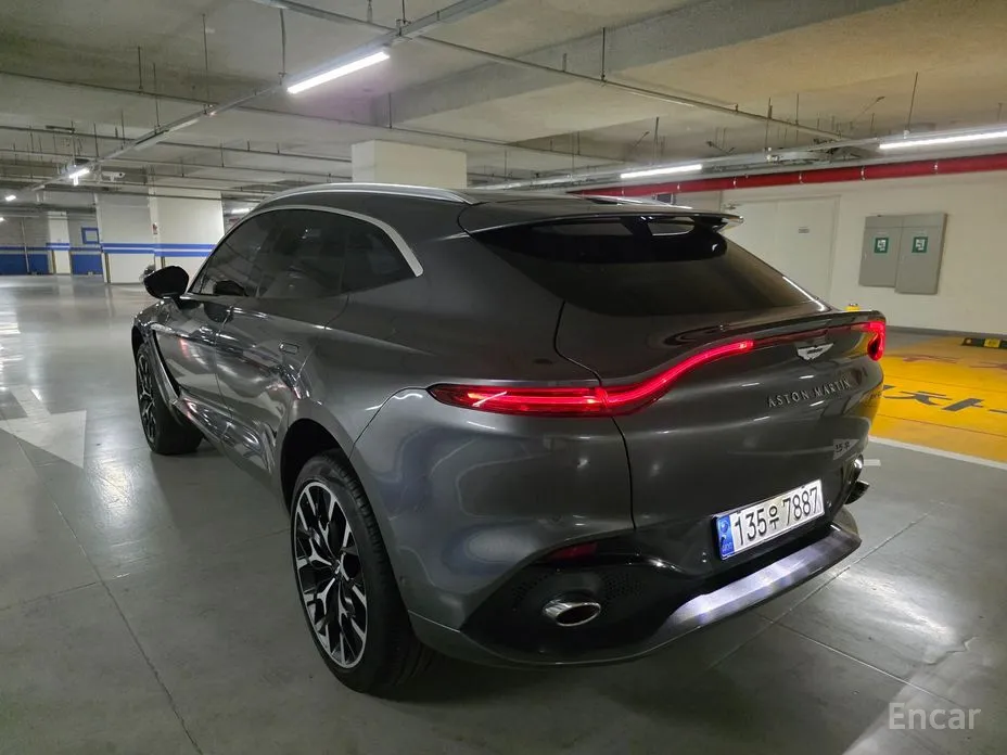 Aston Martin DBX 2020 4.0 V8