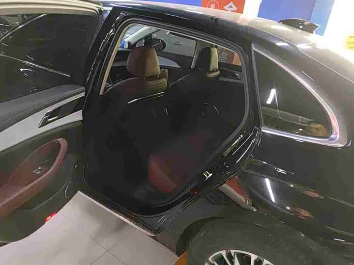 Фото 3 - Hongqi H5