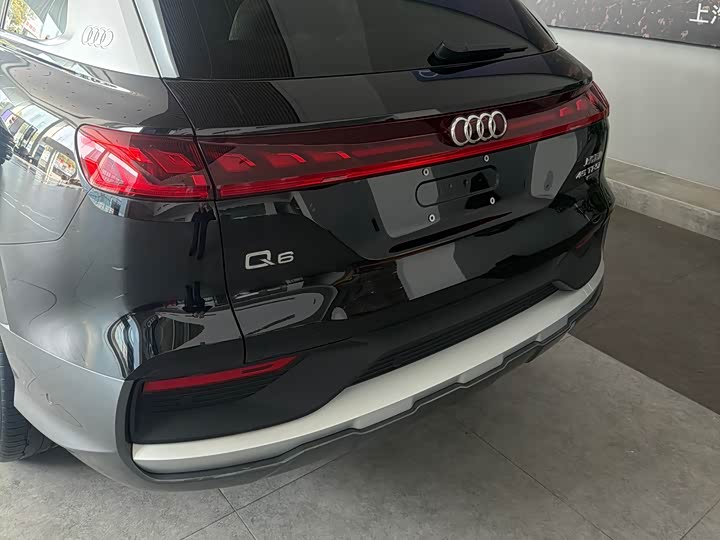 Audi Q6 2026 2026款 45 TFSI quattro 齐云型 羽林套装 6座