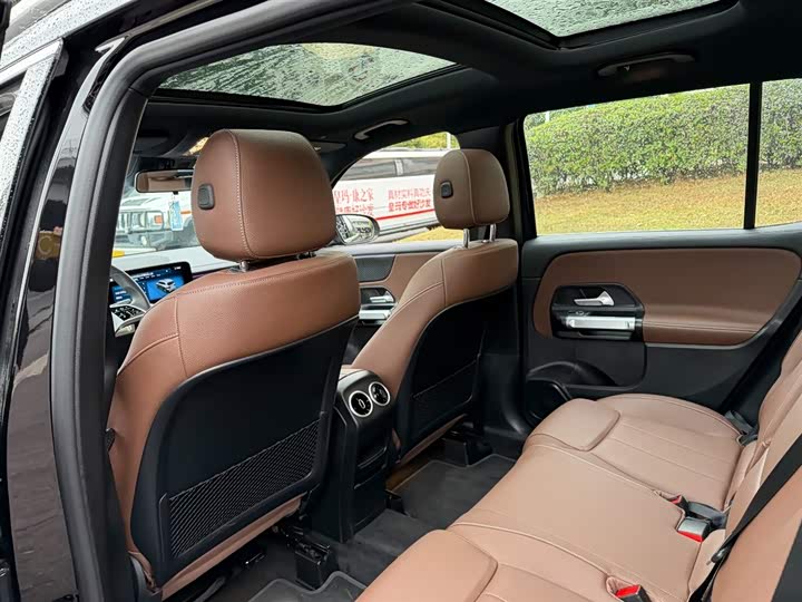 Фото 9 - Mercedes-Benz GLB-Class