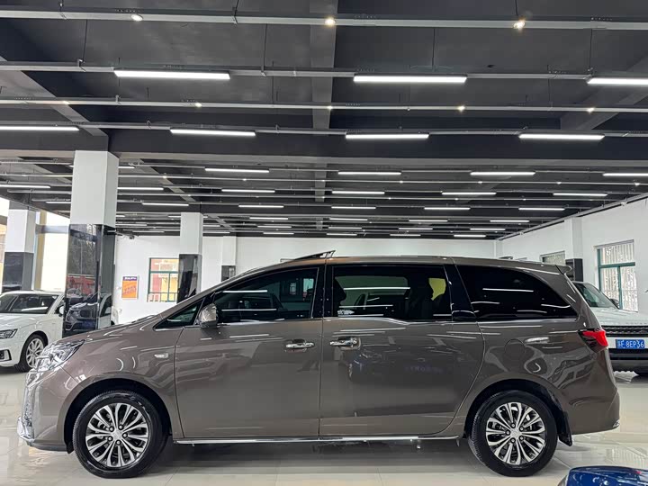 Zdjęcie 4 - Buick GL8 ES