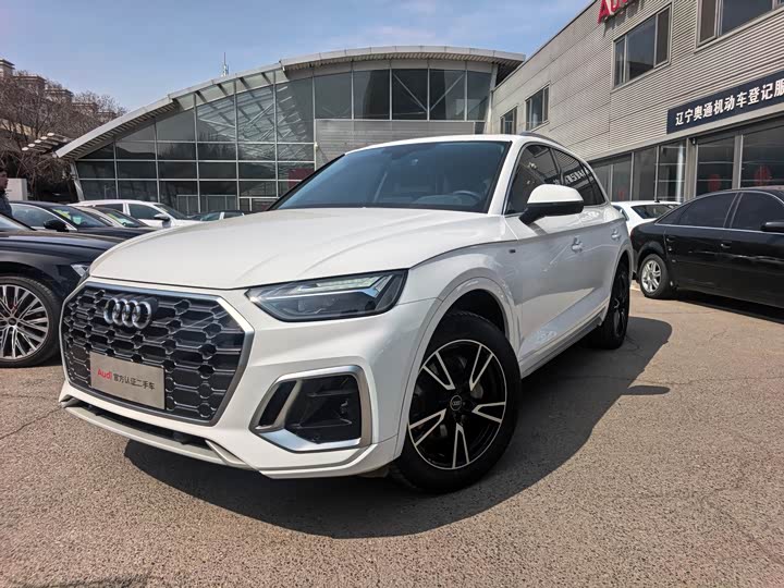 Фото 1 - Audi Q5L