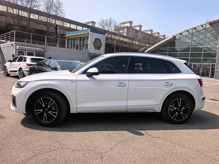 Фото 3 - Audi Q5L