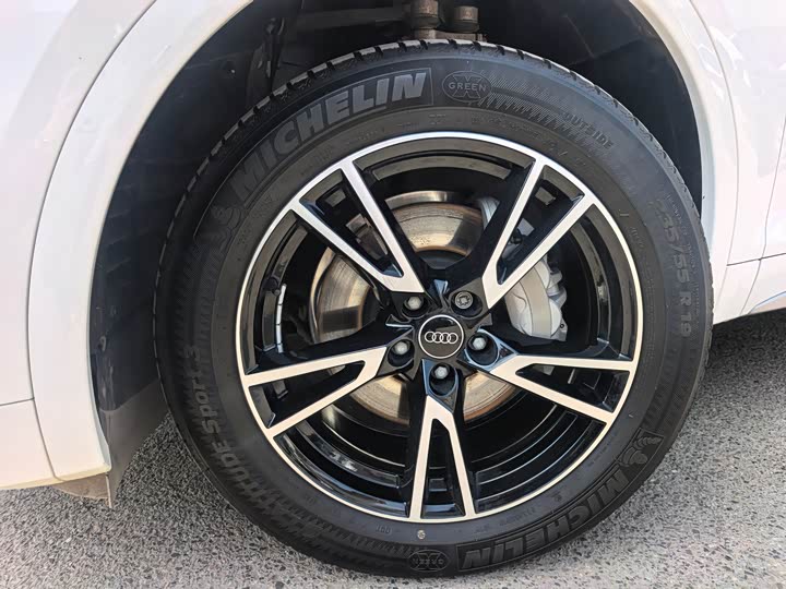 Фото 9 - Audi Q5L