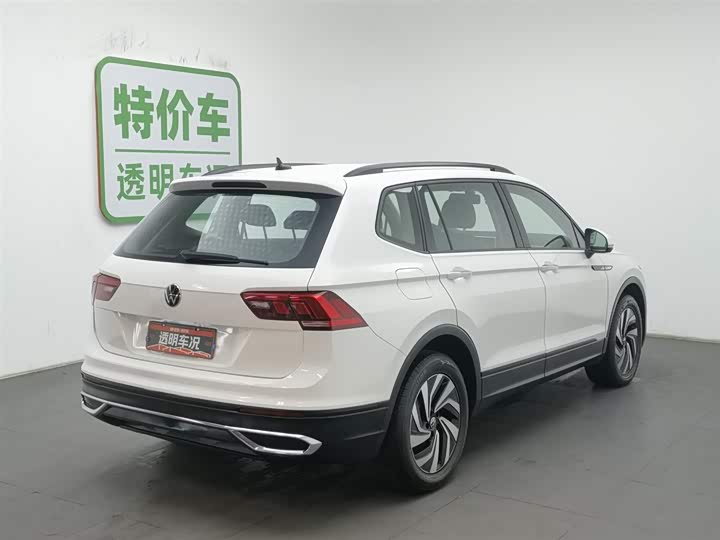 Фото 2 - Volkswagen Tiguan L Pro