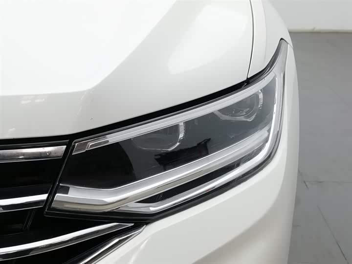 Фото 7 - Volkswagen Tiguan L Pro