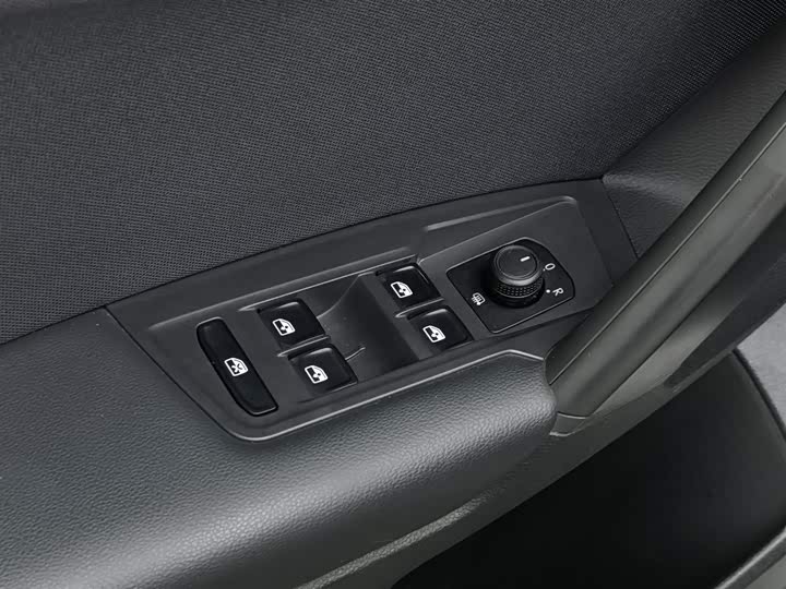Фото 9 - Volkswagen Tiguan L Pro