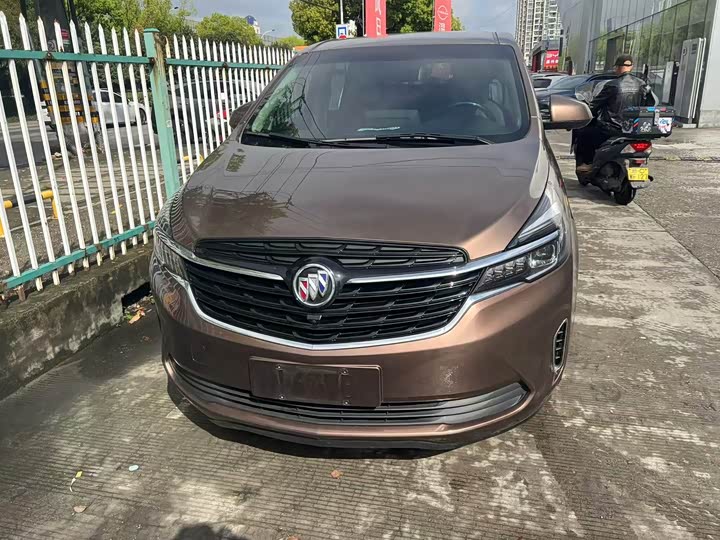 Photo 2 - Buick GL8 ES