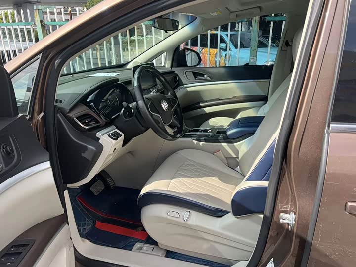 Photo 4 - Buick GL8 ES