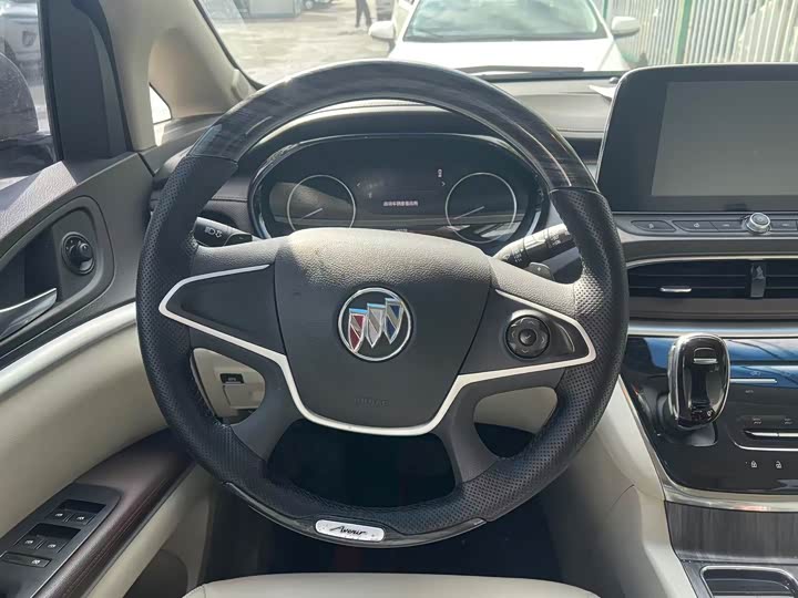 Photo 6 - Buick GL8 ES
