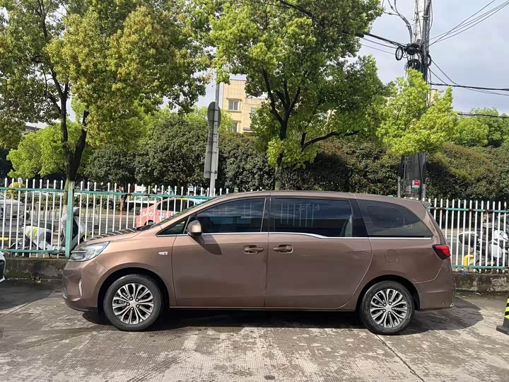 Photo 7 - Buick GL8 ES