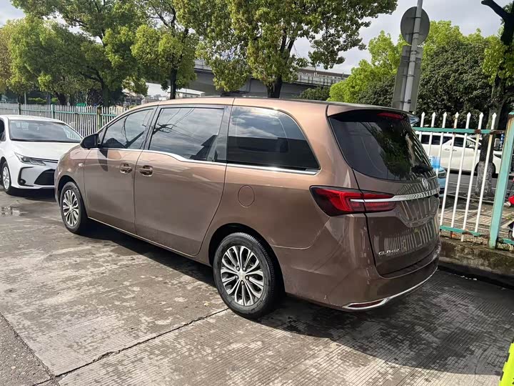 Photo 8 - Buick GL8 ES