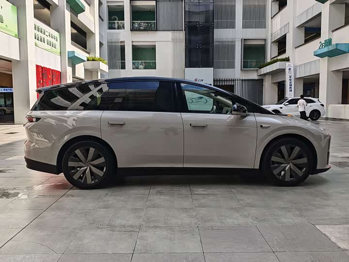 LiXiang i8 2025 2025款 标准版