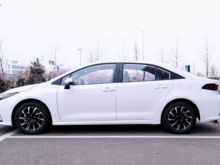 Toyota Corolla 2026 2026款 1.8L 双擎 精英版
