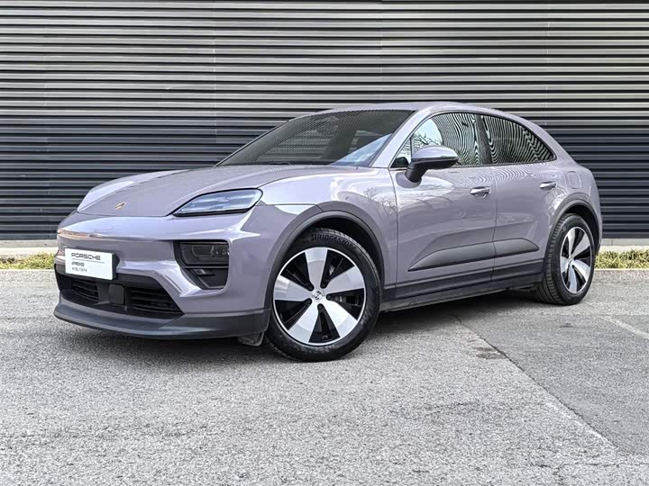 Фото 1 - Porsche Macan EV