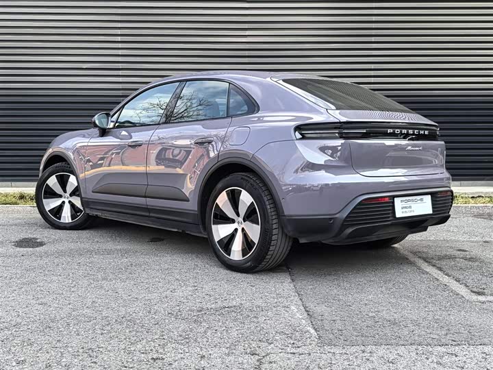 Фото 3 - Porsche Macan EV