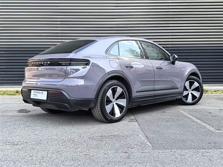 Фото 5 - Porsche Macan EV
